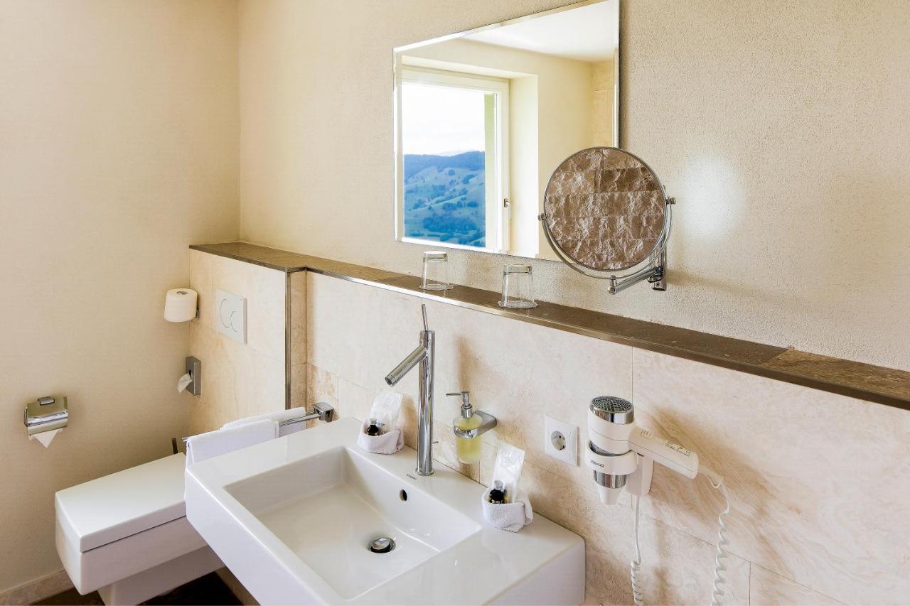 "Gutshof Lilienfein" - Medical Resort & Herbal Spa Im Suedschwarzwald ヴィーデン エクステリア 写真