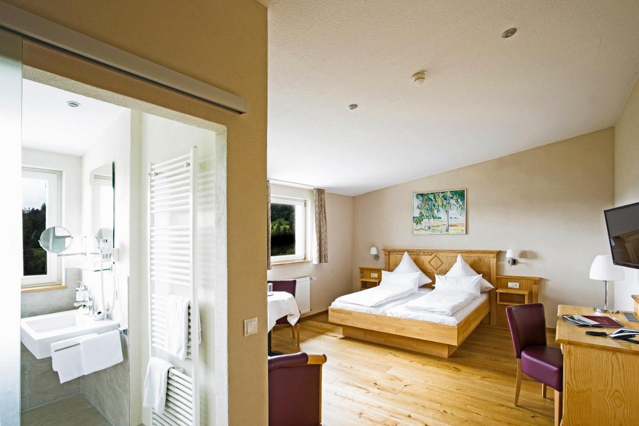 "Gutshof Lilienfein" - Medical Resort & Herbal Spa Im Suedschwarzwald ヴィーデン エクステリア 写真